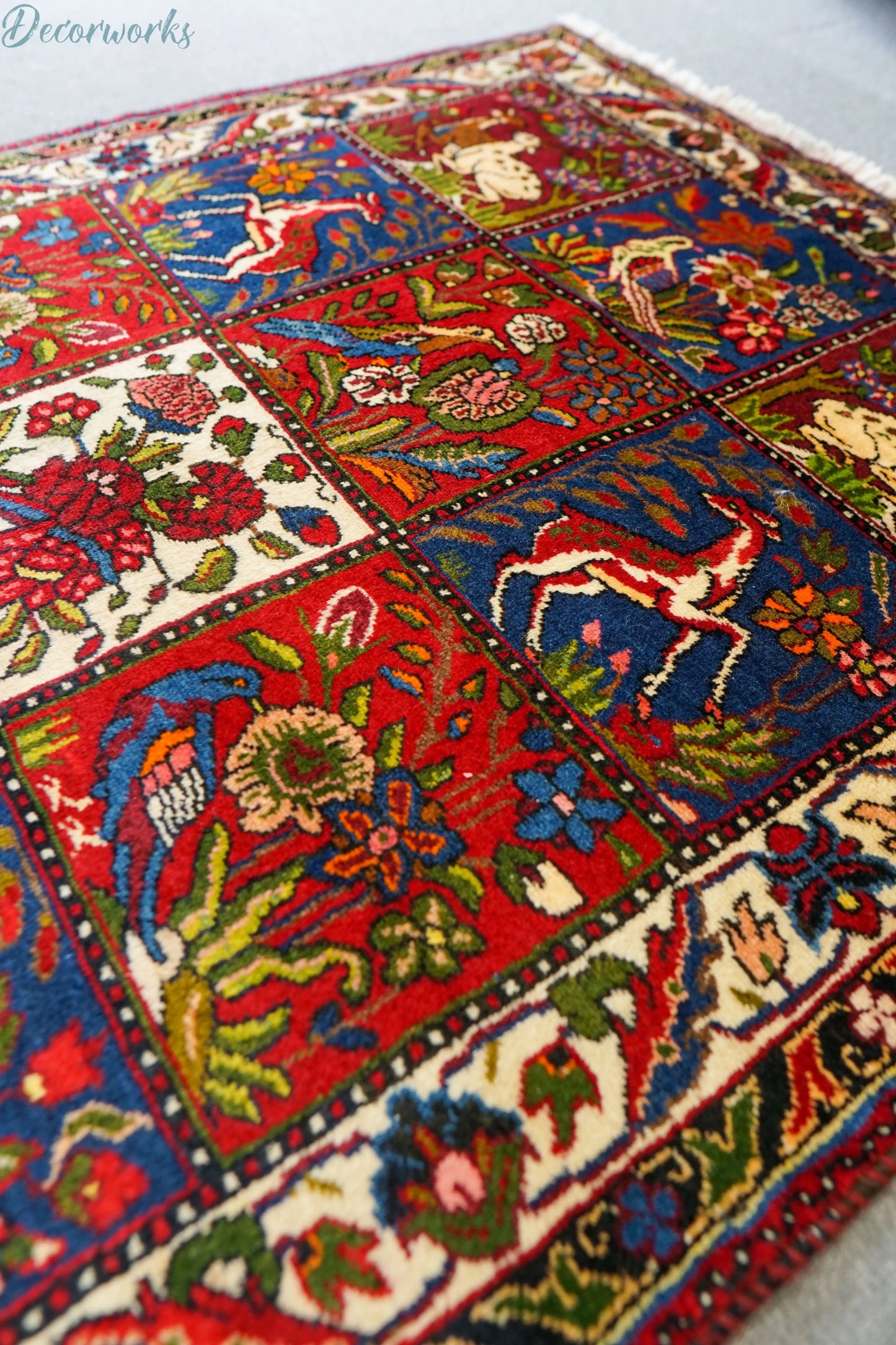 162×111cm　ペルシャ手織り絨毯　ウール　ラグ　バクティアリ Decorworks