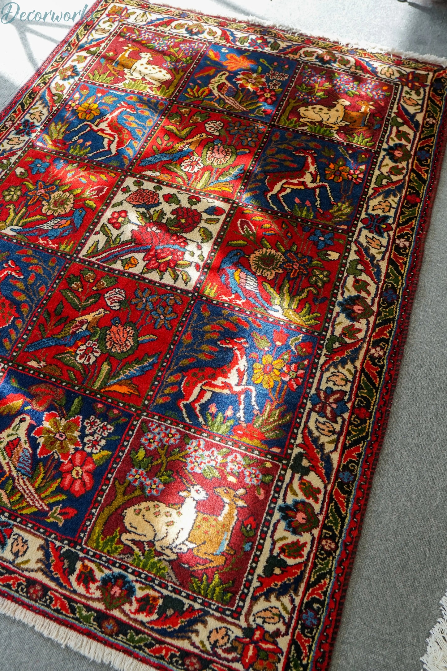 162×111cm　ペルシャ手織り絨毯　ウール　ラグ　バクティアリ Decorworks