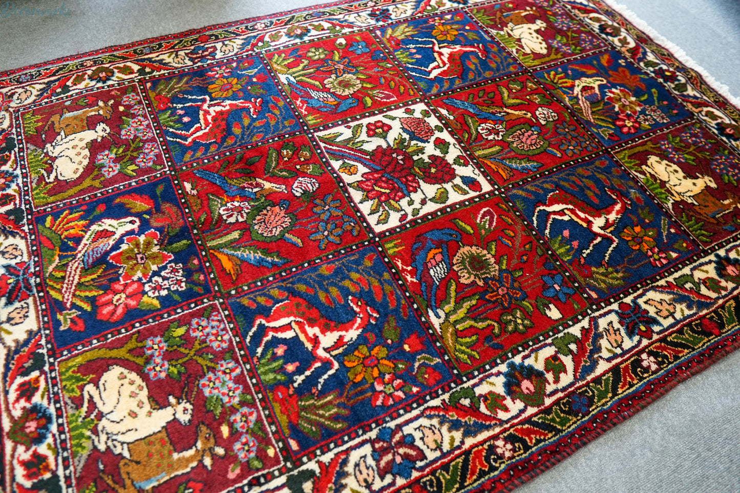 162×111cm　ペルシャ手織り絨毯　ウール　ラグ　バクティアリ Decorworks