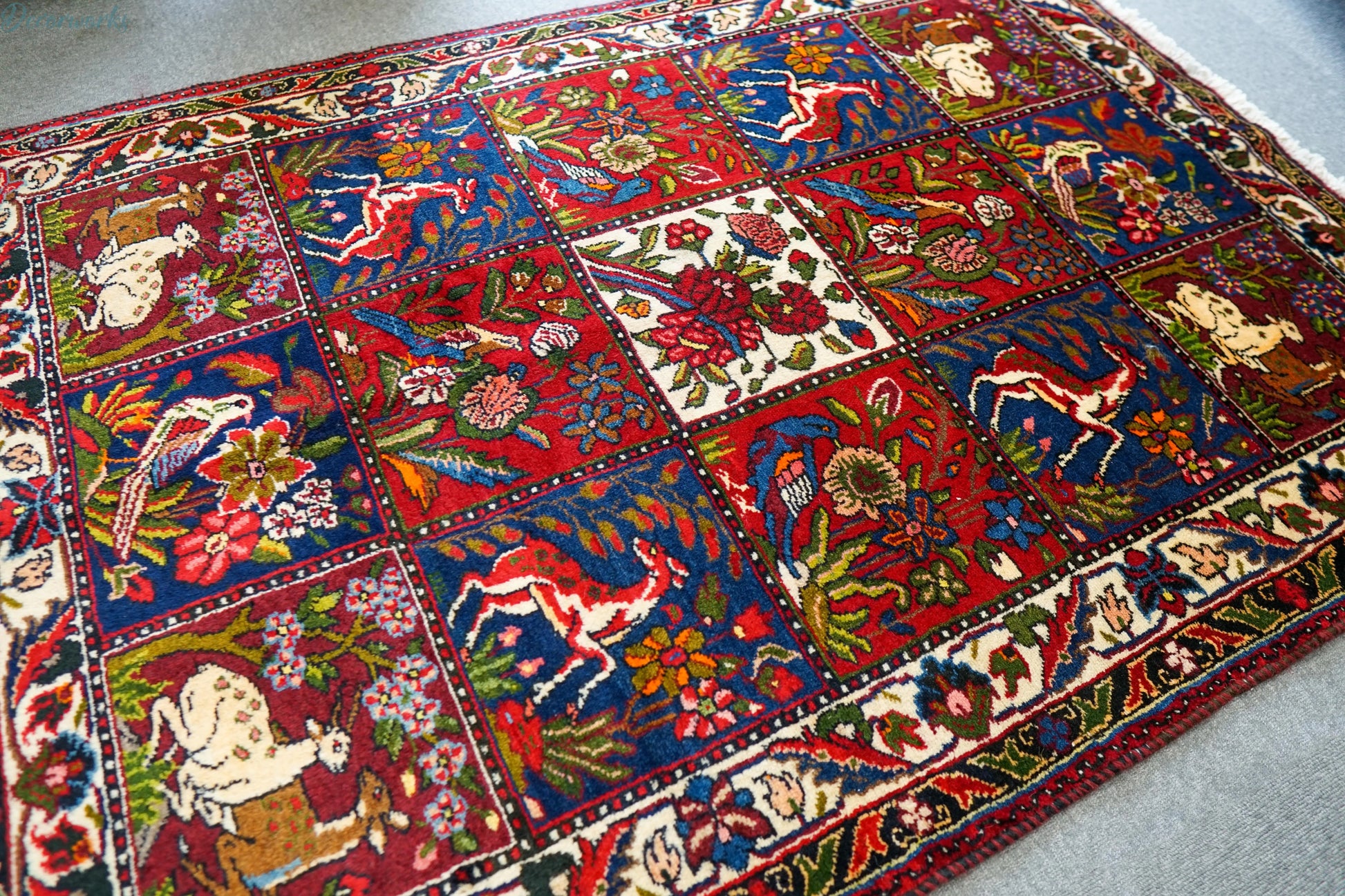 162×111cm　ペルシャ手織り絨毯　ウール　ラグ　バクティアリ Decorworks