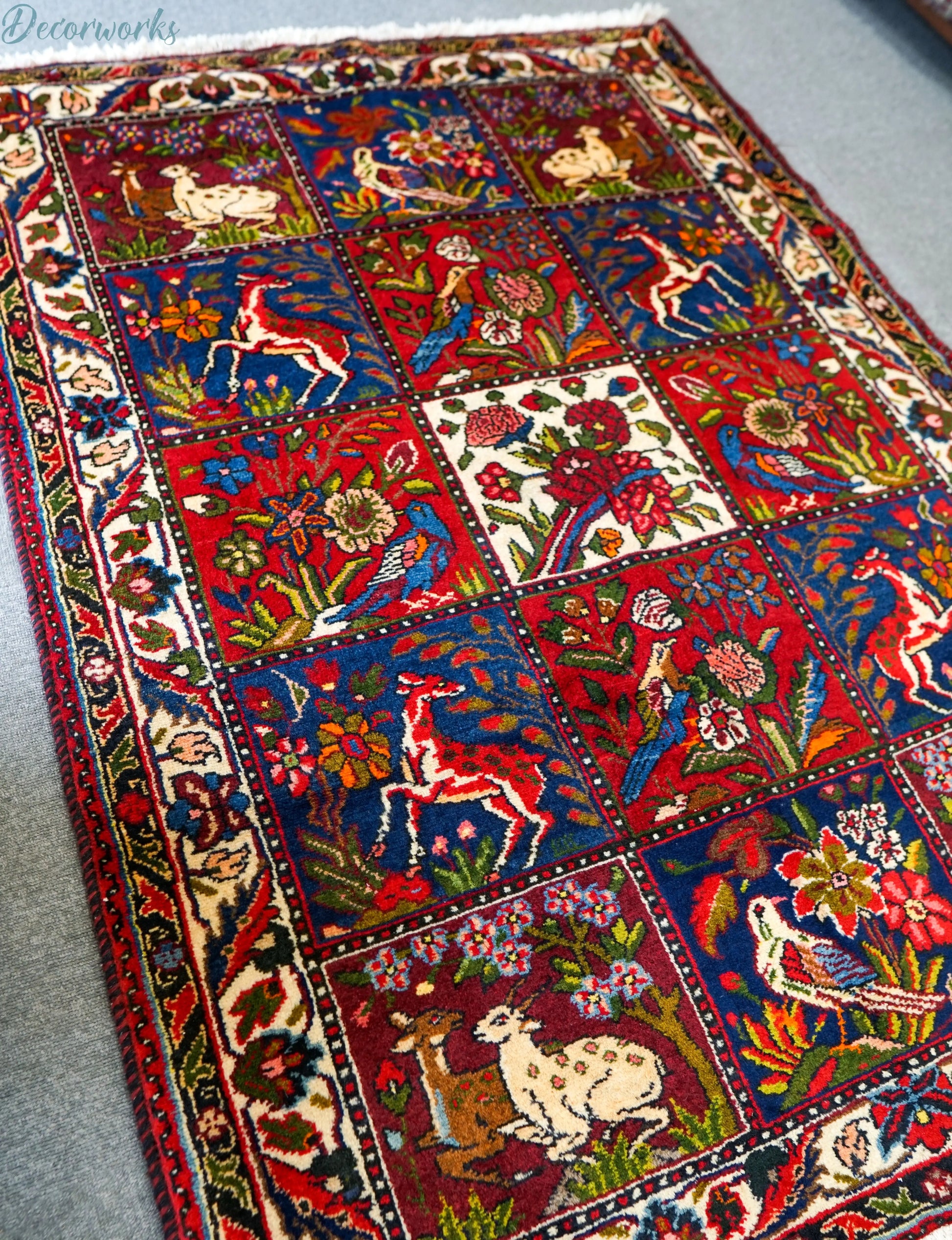 162×111cm　ペルシャ手織り絨毯　ウール　ラグ　バクティアリ Decorworks