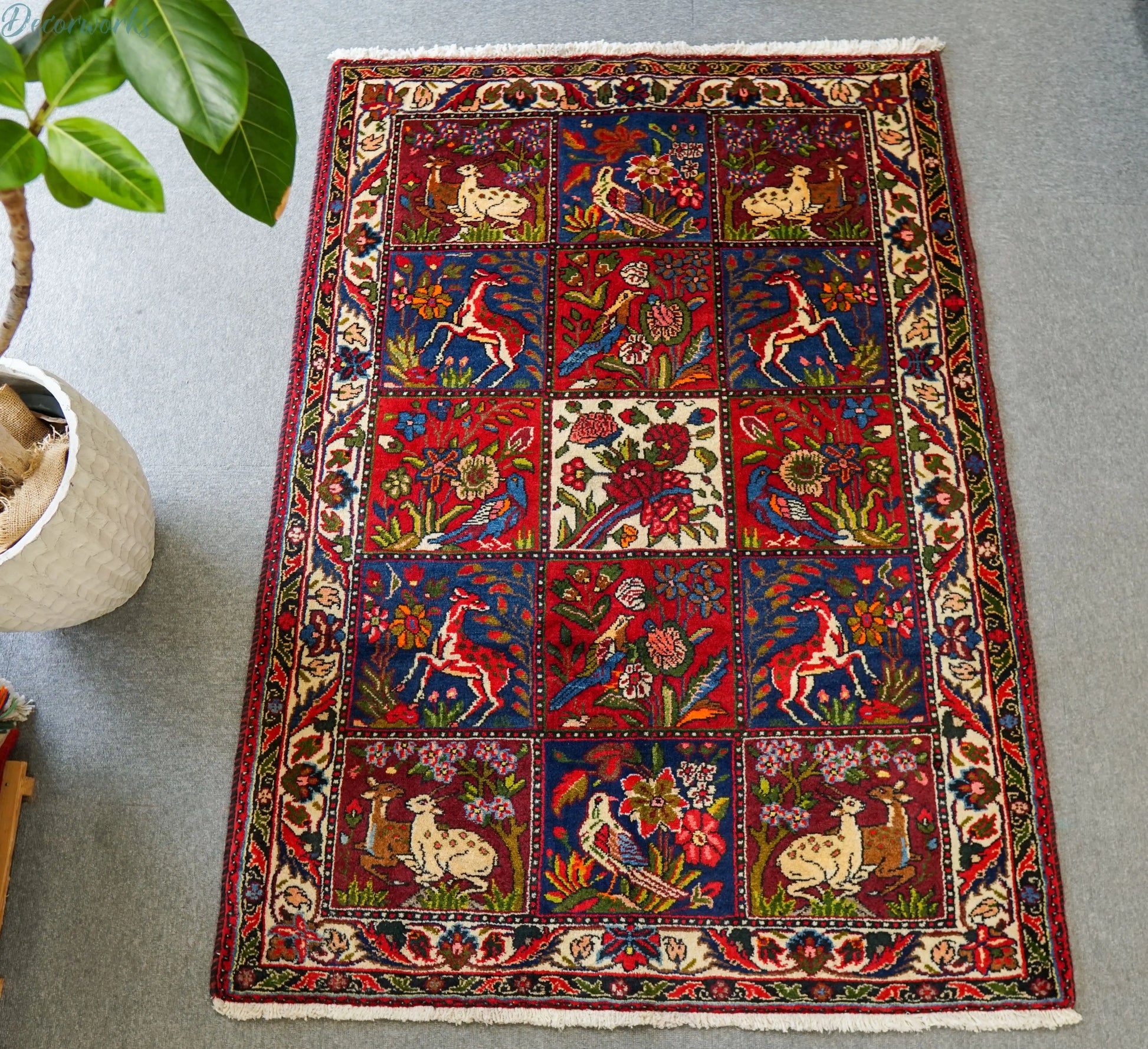 162×111cm　ペルシャ手織り絨毯　ウール　ラグ　バクティアリ Decorworks