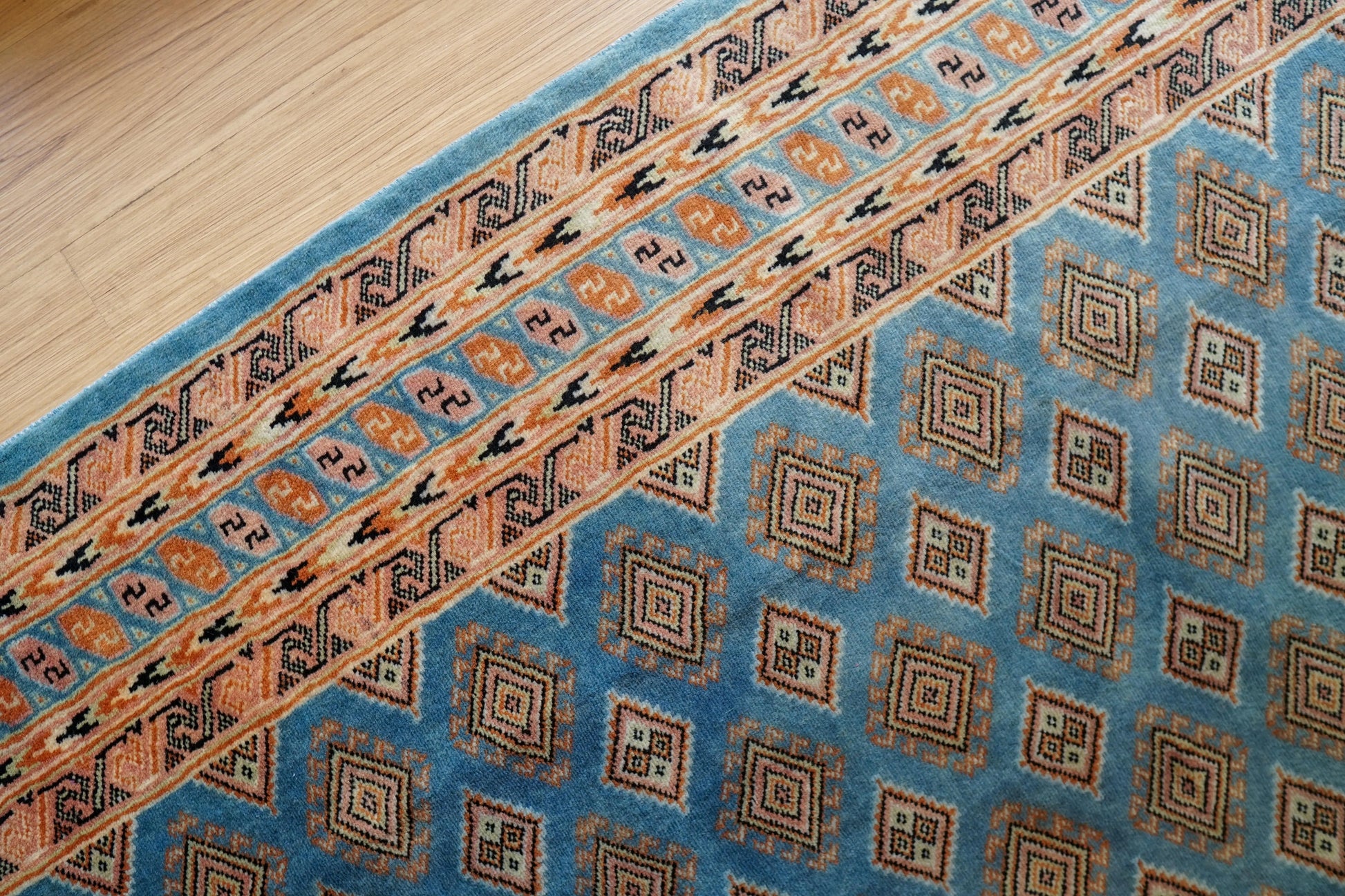 パキスタン手織り絨毯  トライバルラグ　185×125cm Decorworks