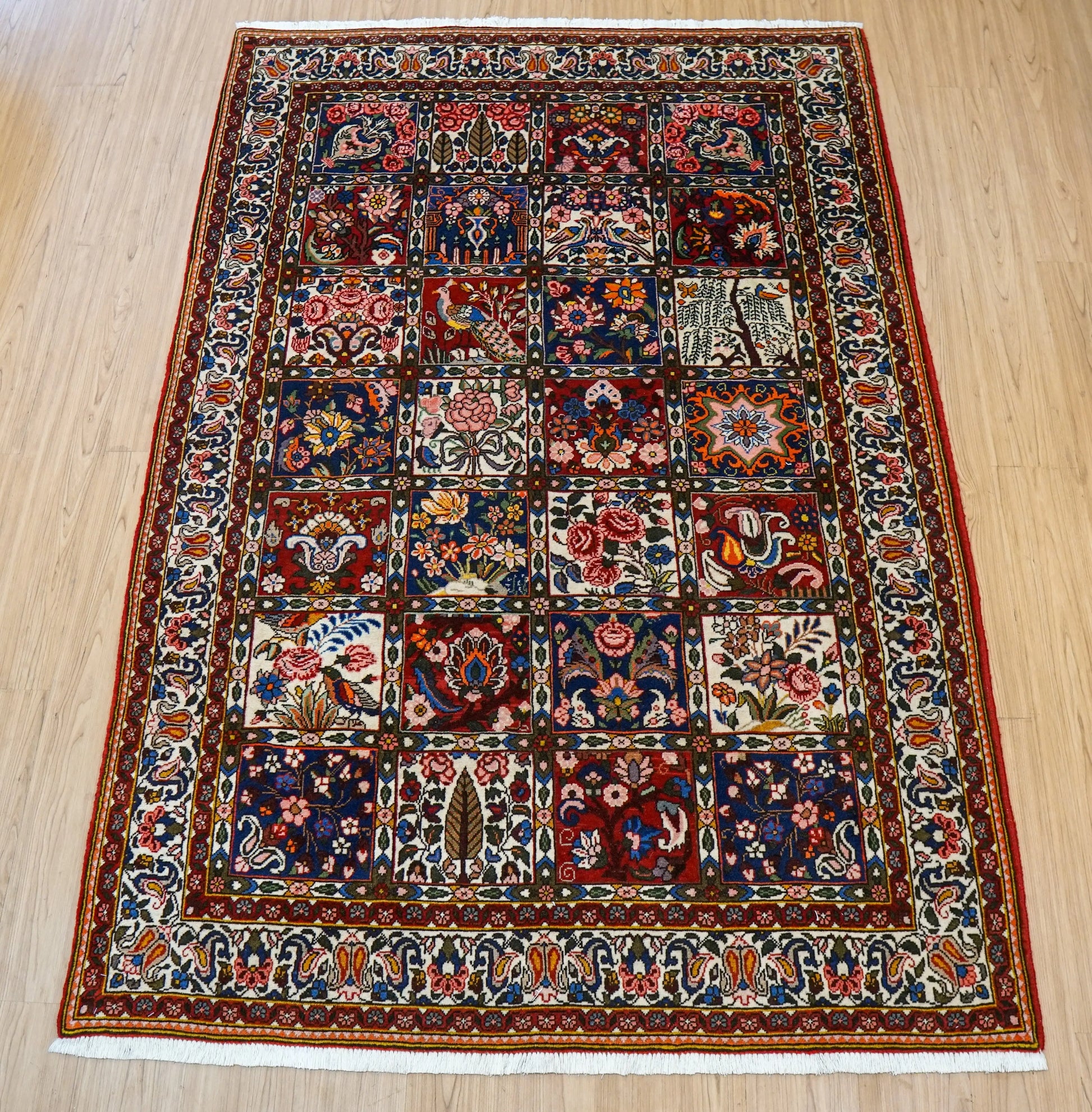 Collection ペルシャ絨毯 バクティアリ産 手織りラグ 202×136cm ガーデンデザイン