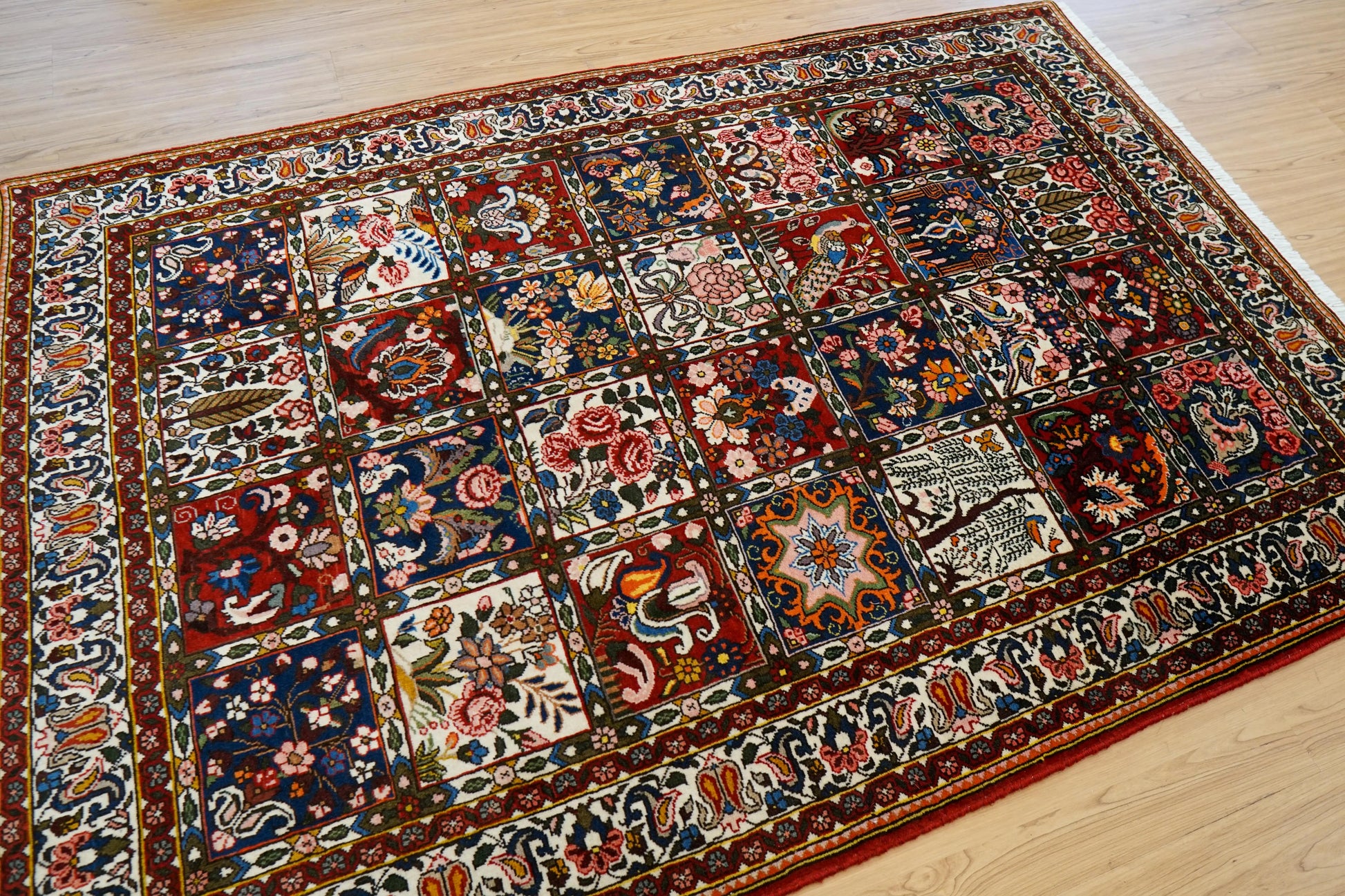 Collection ペルシャ絨毯 バクティアリ産 手織りラグ 202×136cm ガーデンデザイン