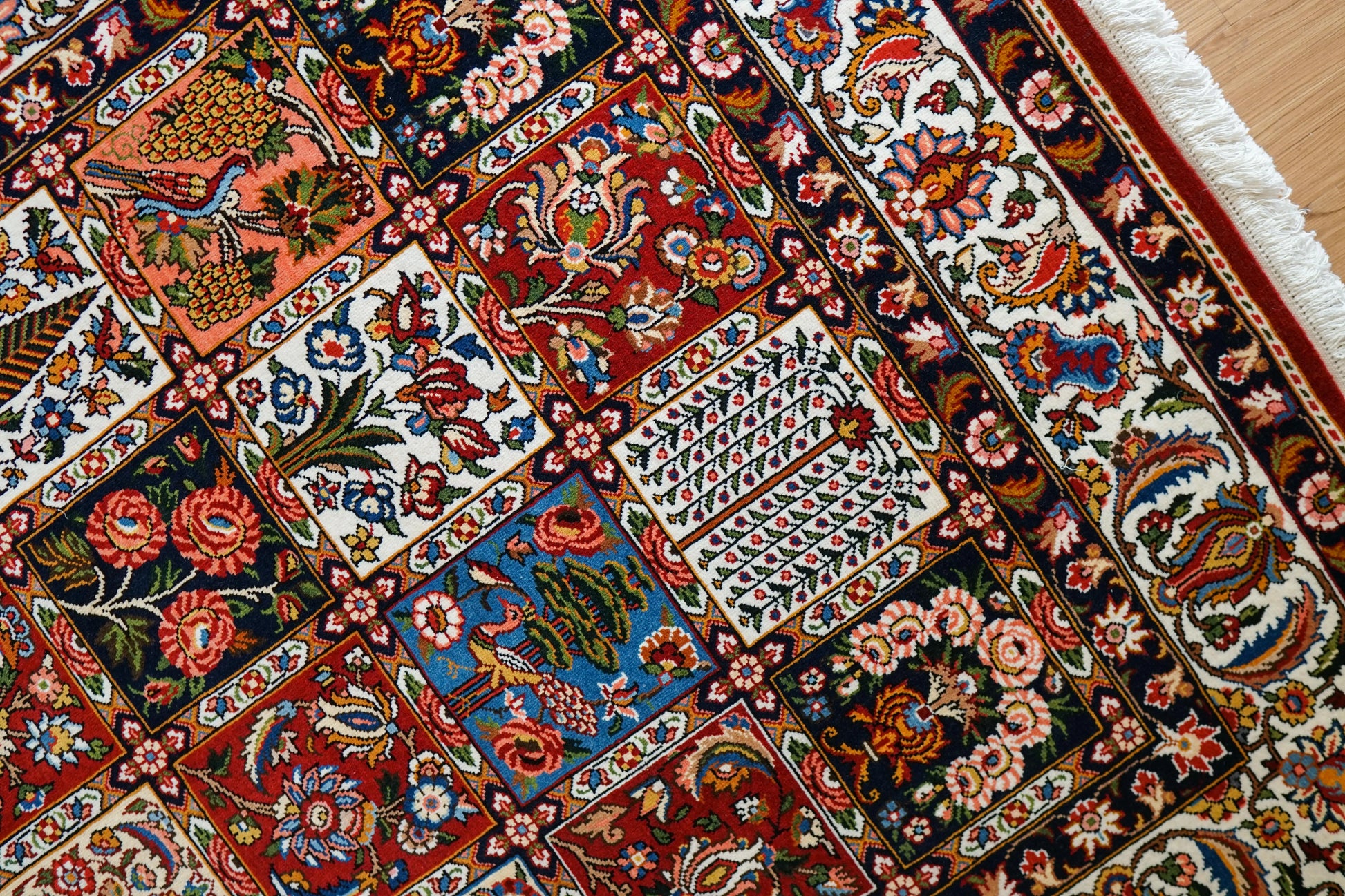 ペルシャ絨毯 バクティアリ産 215×150cm Decorworks