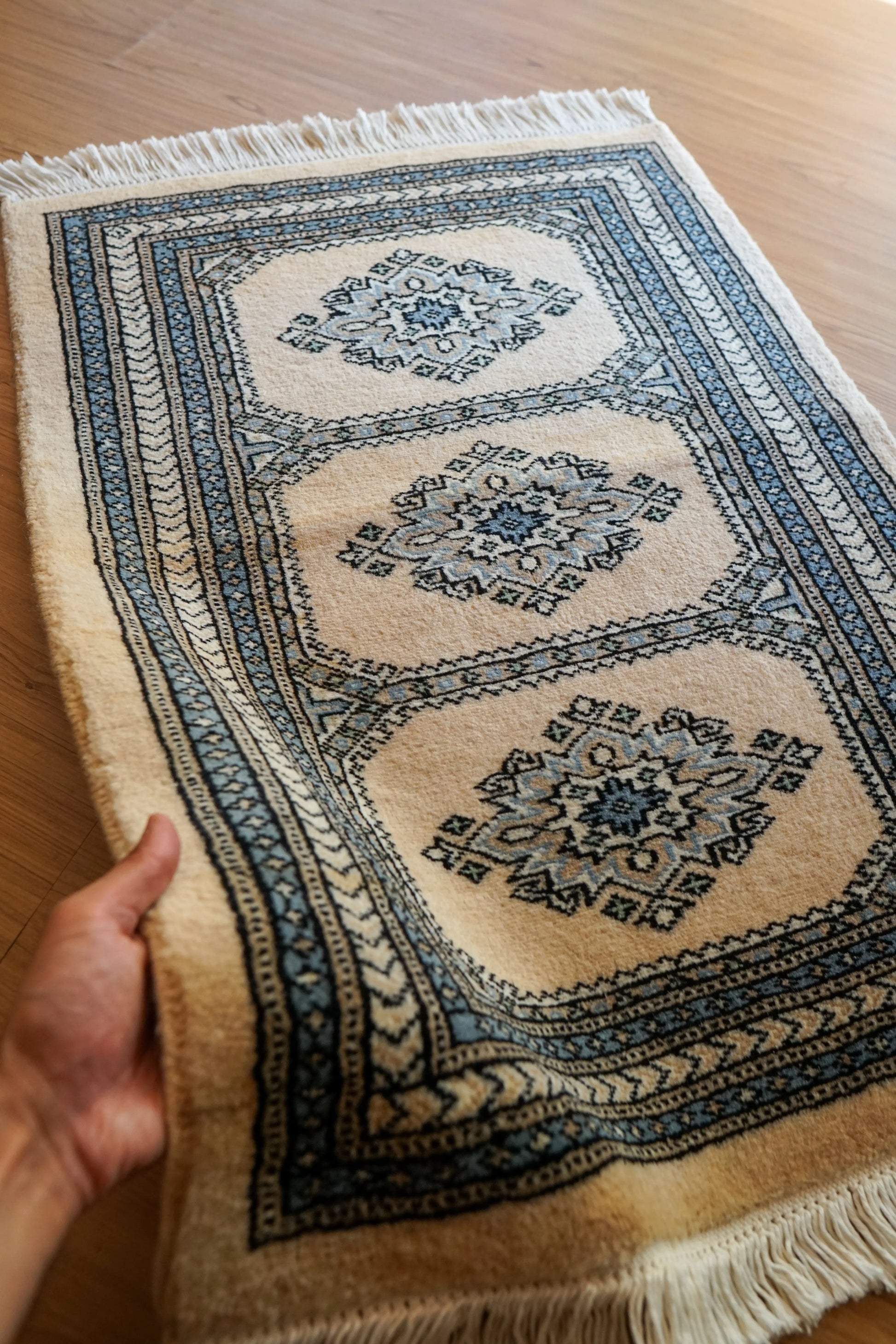 Collection パキスタン手織り絨毯 86×63cm、ジャールダールデザインの伝統模様ラグ