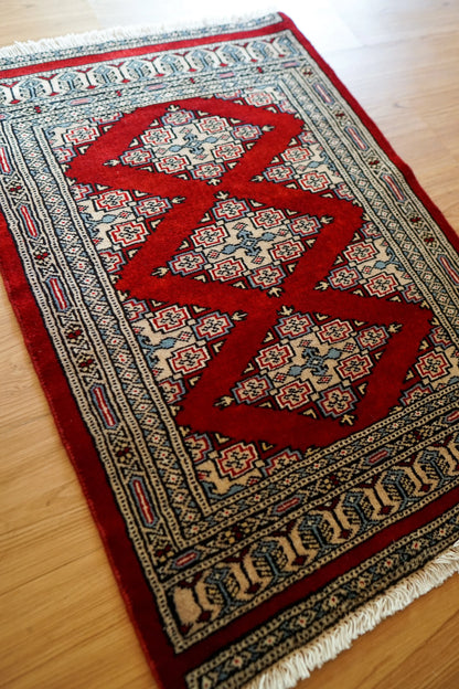 Collection パキスタン手織り絨毯 88×62cm、ジャールダールデザインの伝統模様ラグ