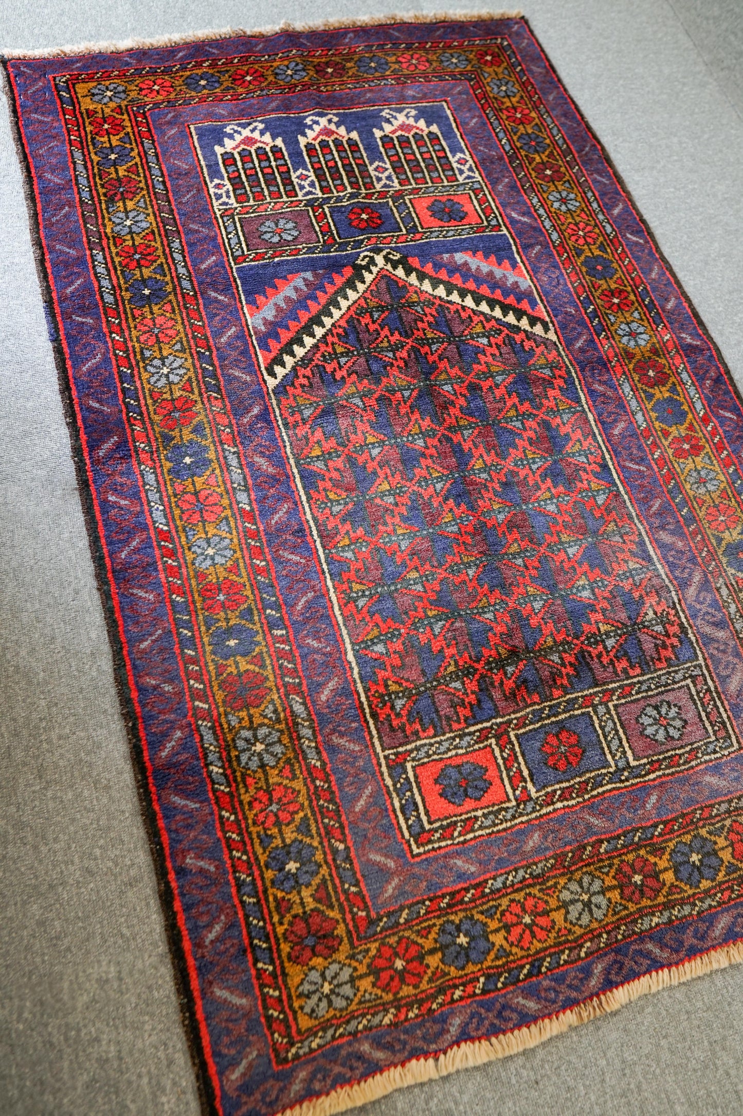 141×89cm バルーチ 手織り絨毯 　ペルシャ絨毯 トライバルラグ　ヴィンテージラグ Prayer Rug